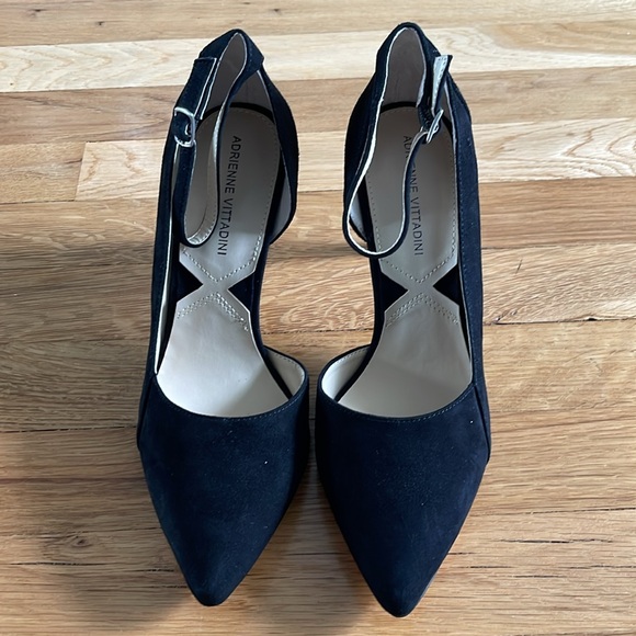 Adrienne Vittadini Black Suede Heels, size 8 - Picture 2 of 6